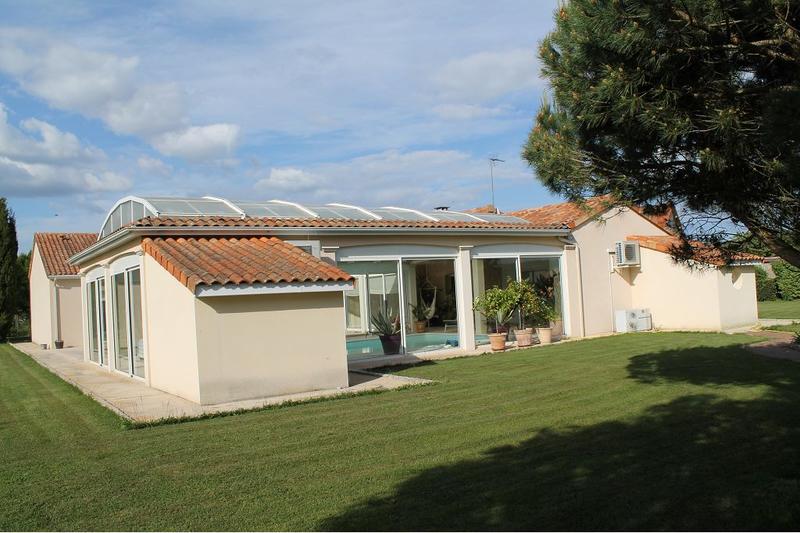 Villa - 215 m² - 8 pièces