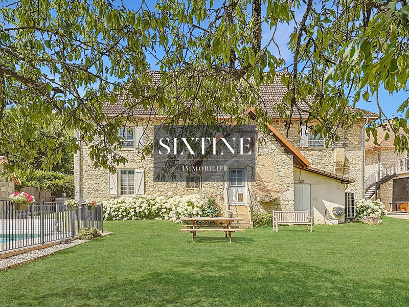 Maison ancienne - 692 m² - 16 pièces