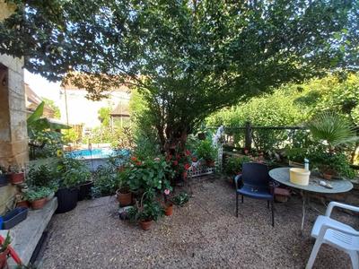 Propriété - 2 300 m² - 67 pièces