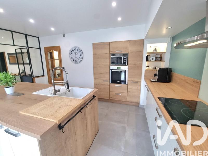 Maison - 185 m² - 9 pièces