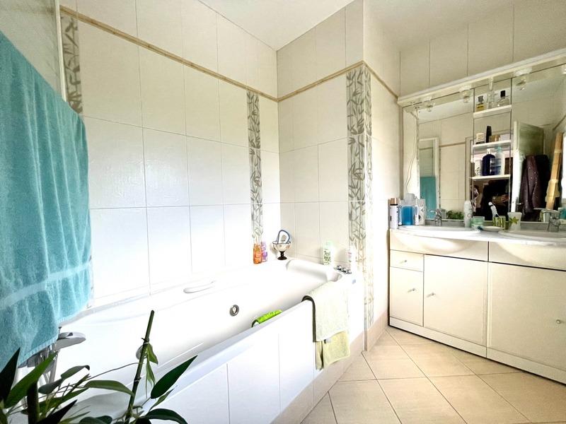 Maison - 225 m² - 9 pièces