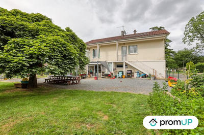 Maison traditionnelle - 210 m² - 6 pièces