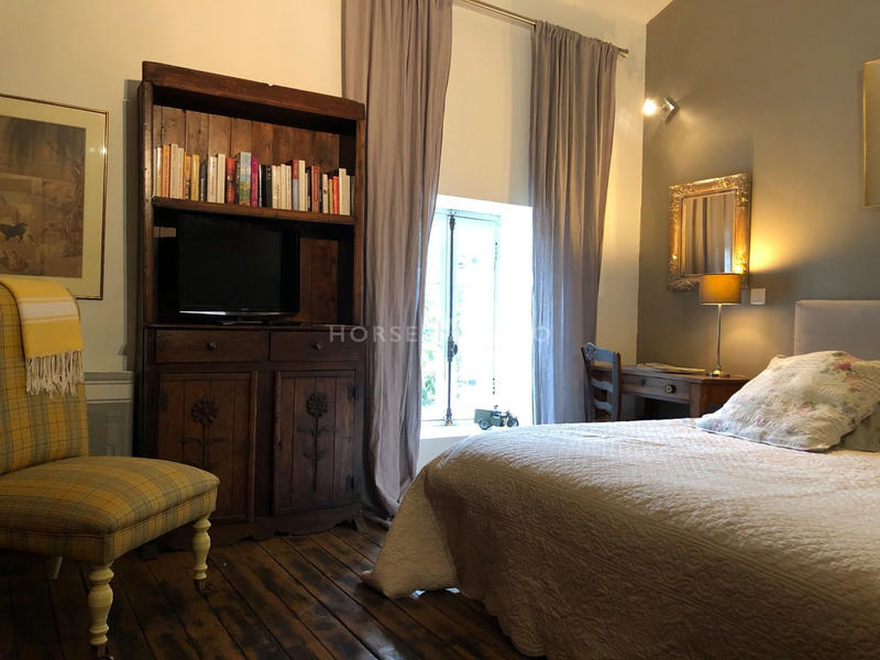 Maison - 1 745 m² - 50 pièces