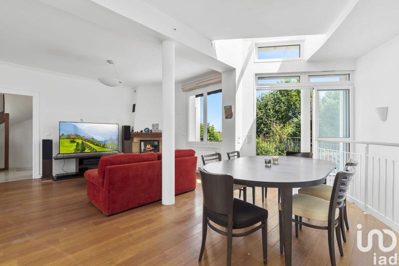 Maison - 177 m² - 8 pièces