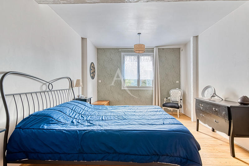 Maison - 210 m² - 6 pièces