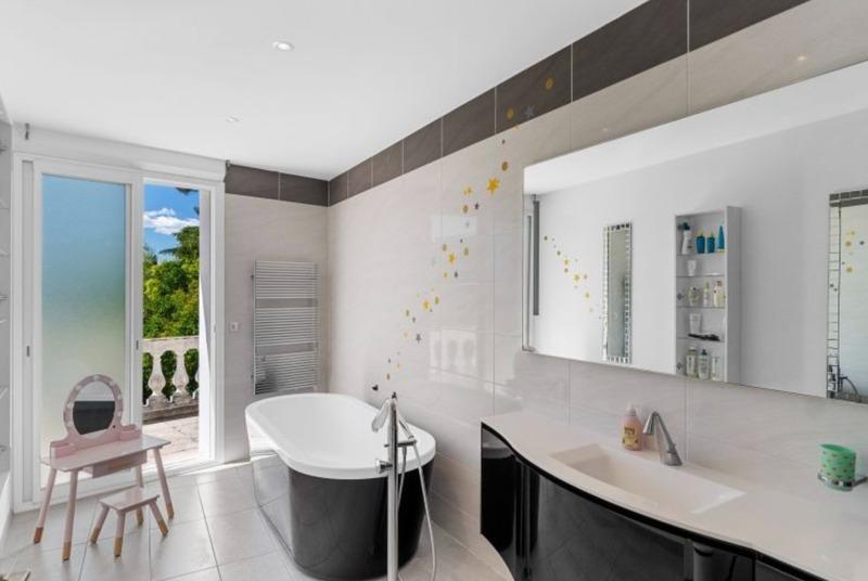 Maison - 203 m² - 7 pièces