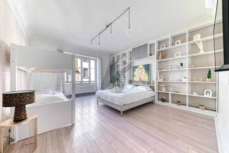 Maison - 180 m² - 7 pièces