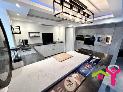 Maison - 93 m² - 6 pièces