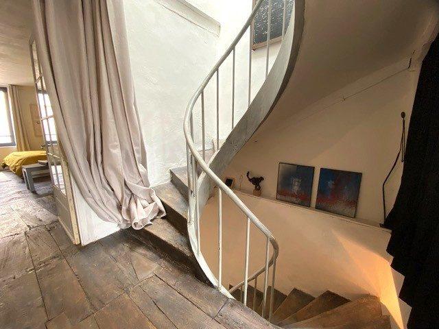 Maison traditionnelle - 300 m² - 8 pièces