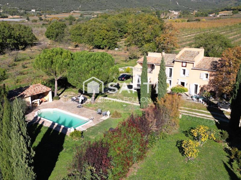 Maison - 240 m² - 10 pièces