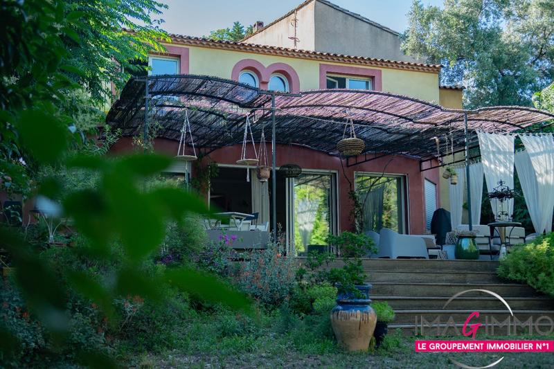 Maison - 213 m² - 6 pièces