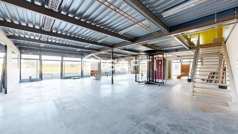 Local commercial - 840 m² - 2 pièces