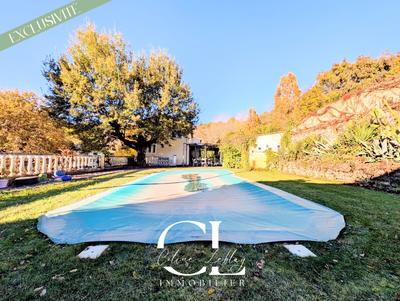 Maison - 219 m² - 6 pièces