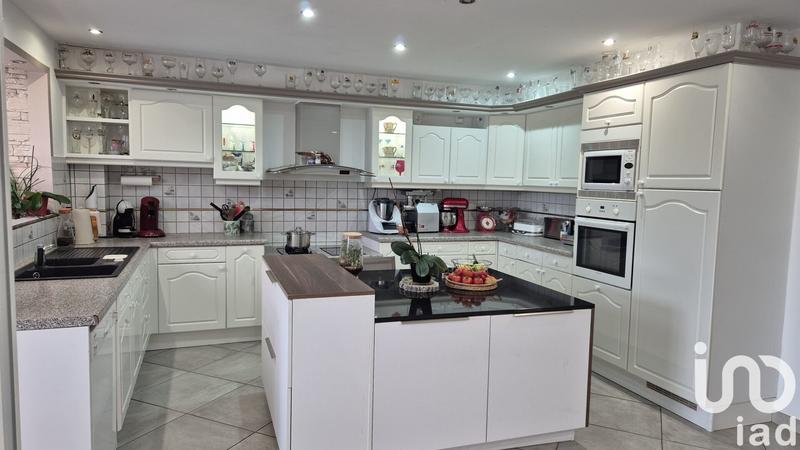 Maison - 214 m² - 11 pièces