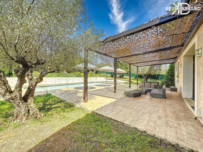 Propriété - 400 m² - 14 pièces