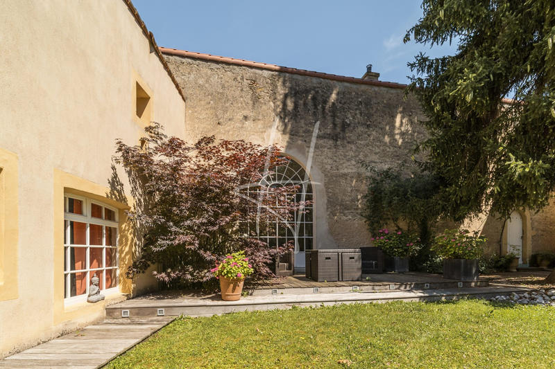 Maison ancienne - 444 m² - 9 pièces