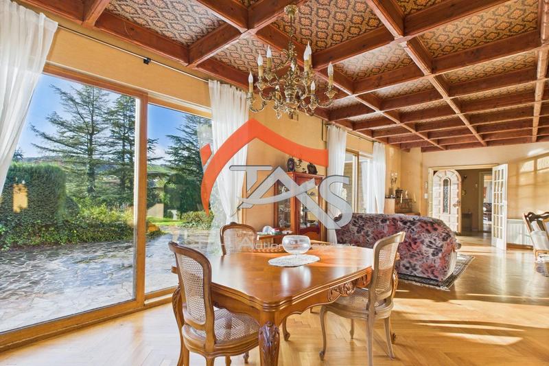 Maison - 205 m² - 6 pièces