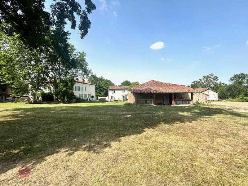 Maison de maîtres - 585 m² - 20 pièces