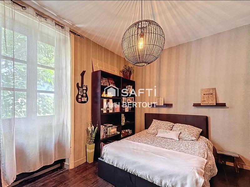 Maison - 230 m² - 10 pièces