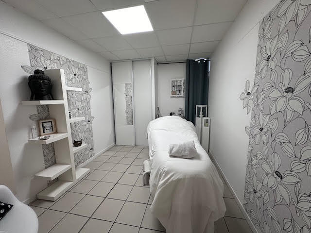 Local commercial - 107 m² - 9 pièces