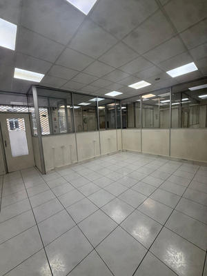 Magasins - 136 m² - 5 pièces