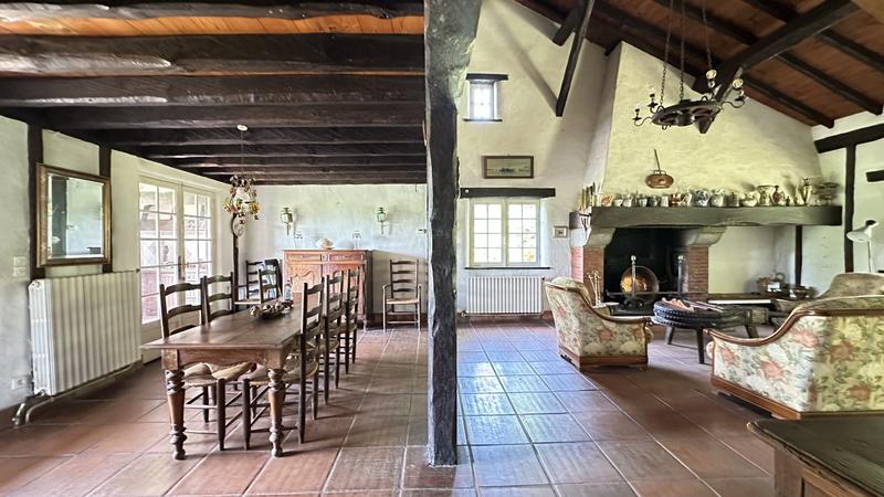 Maison - 210 m² - 8 pièces