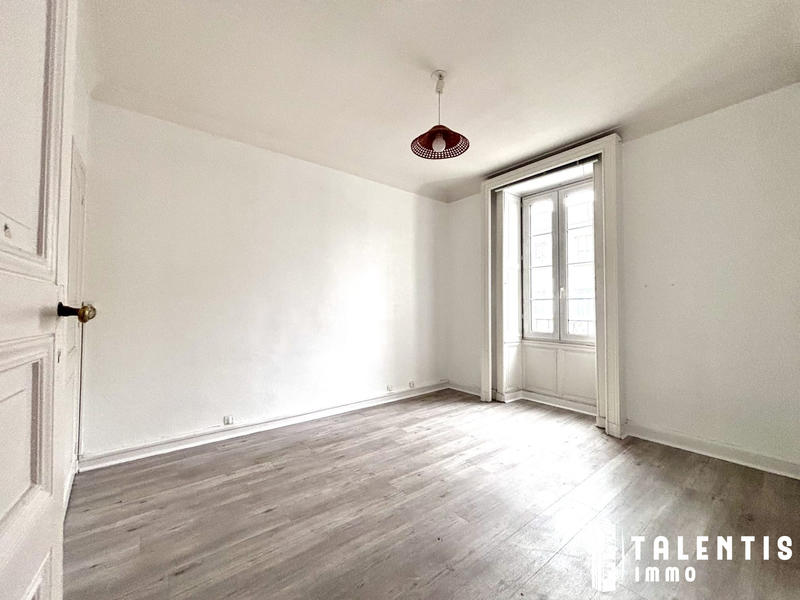 Maison - 209 m² - 12 pièces