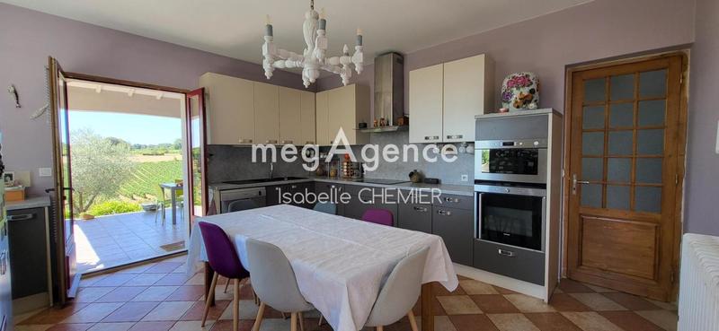 Maison traditionnelle - 185 m² - 8 pièces