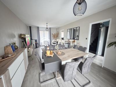 Maison - 90 m² - 5 pièces