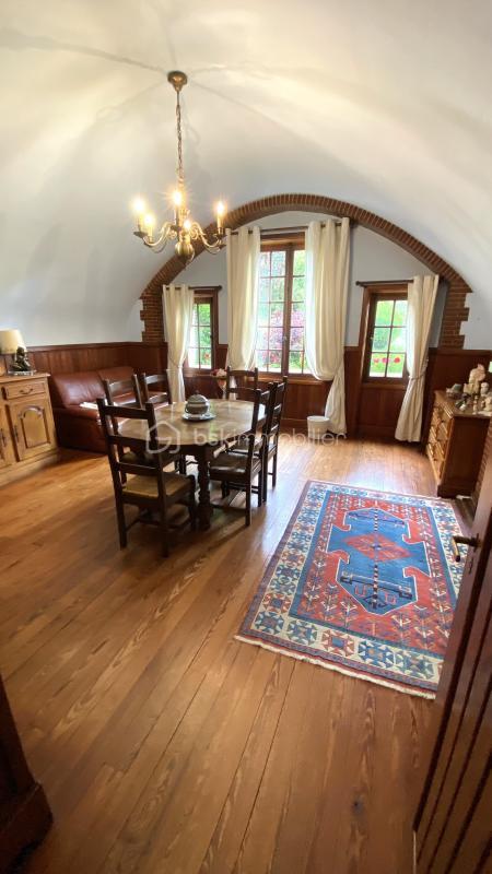 Demeure - 235 m² - 8 pièces