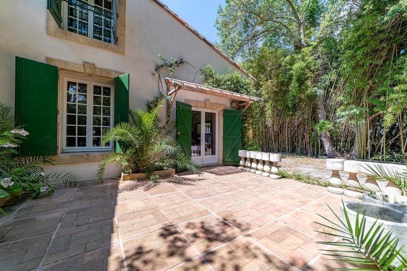 Mas - 440 m² - 12 pièces