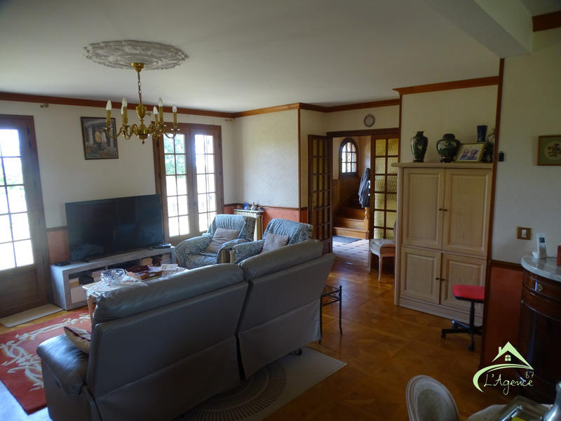 Maison traditionnelle - 181 m² - 7 pièces