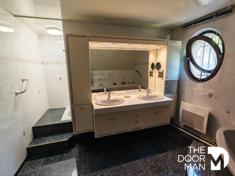 Propriété - 312 m² - 12 pièces