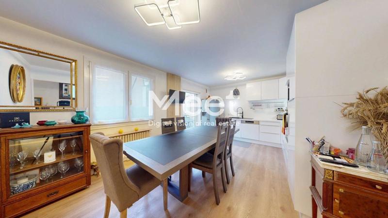 Maison - 220 m² - 6 pièces