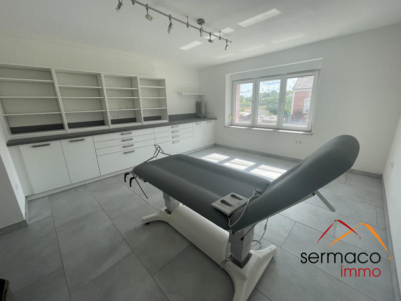 Local commercial - 94 m² - 4 pièces