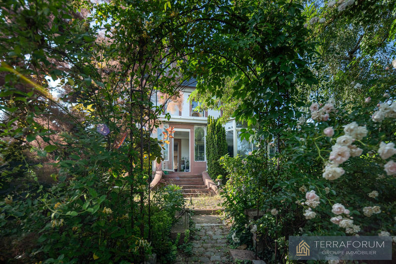 Maison - 280 m² - 10 pièces