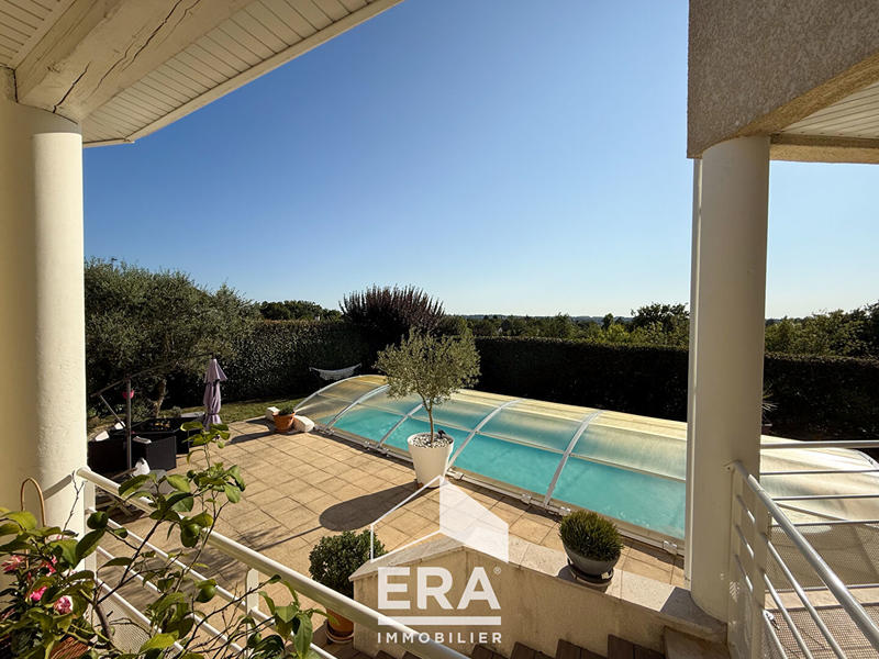 Maison - 325 m² - 10 pièces