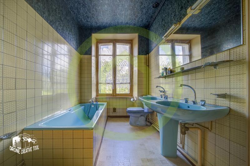 Maison - 241 m² - 8 pièces