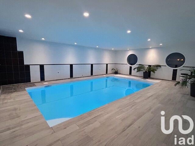 Maison - 225 m² - 6 pièces