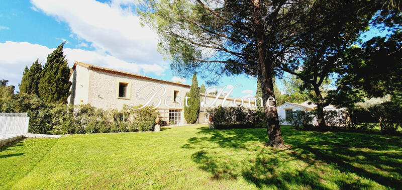 Mas - 645 m² - 23 pièces