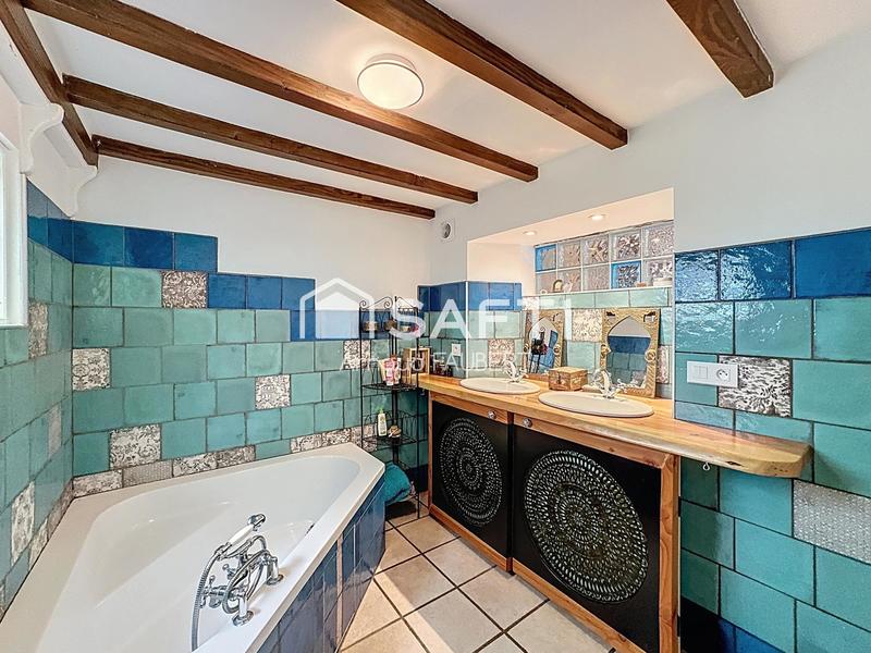 Maison - 210 m² - 6 pièces