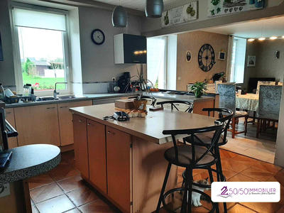 Maison traditionnelle - 144 m² - 6 pièces