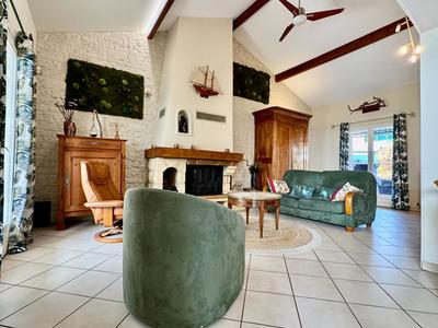 Maison - 182 m² - 8 pièces