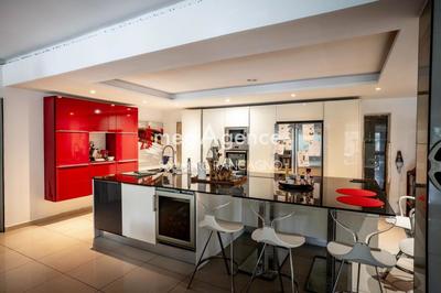 Maison - 308 m² - 10 pièces