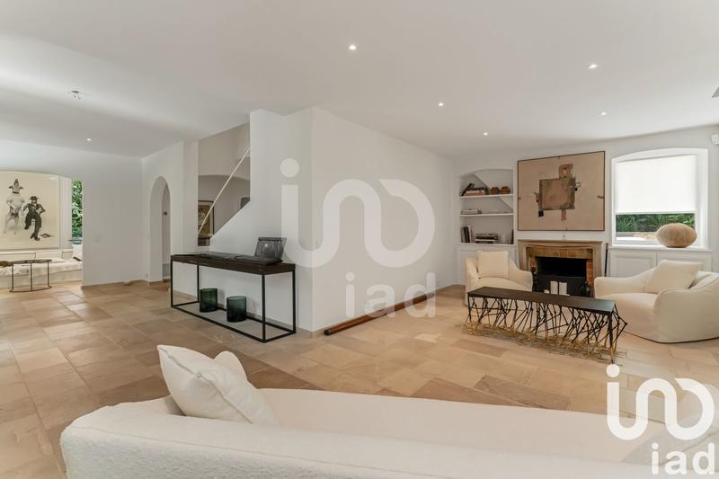 Maison - 233 m² - 8 pièces