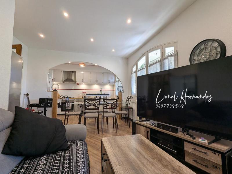 Maison - 238 m² - 9 pièces