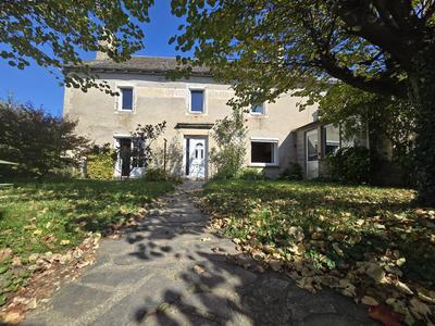 Maison - 202 m² - 7 pièces