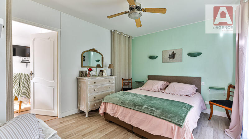 Maison - 235 m² - 8 pièces