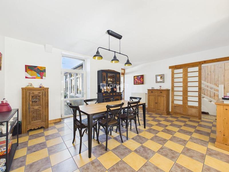 Maison - 205 m² - 8 pièces