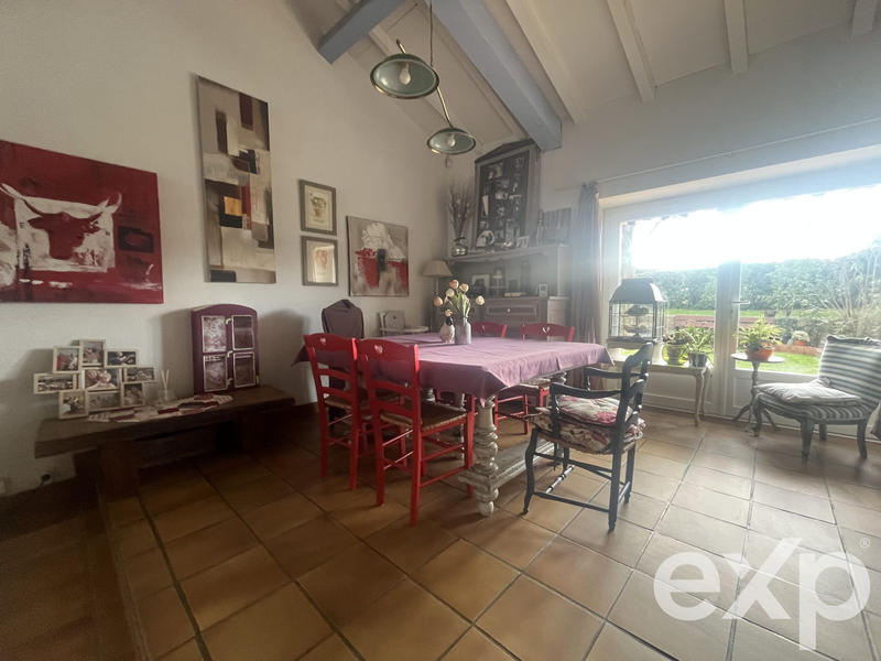 Maison - 230 m² - 8 pièces